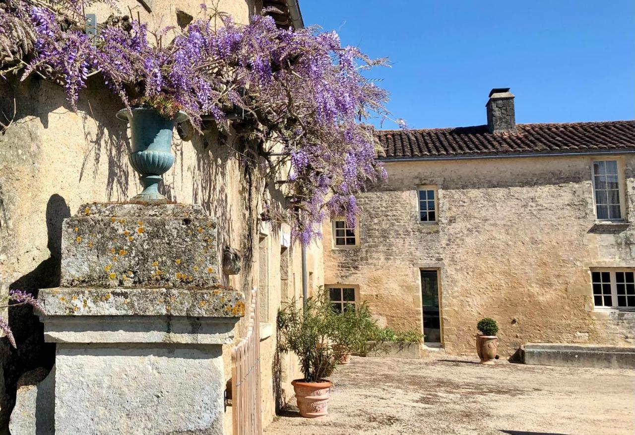 Bed and Breakfast Logis de La Touche Saint-Hilaire-des-Loges Exterior foto